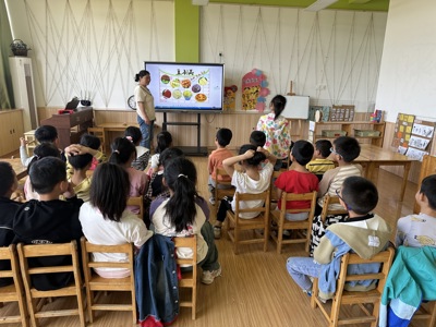 奶豆添营养，少油更健康 ——海安市李堡镇曹园幼儿园“5.20”营养饮食宣传活动